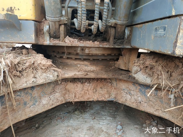 徐工 XE215C 挖掘机