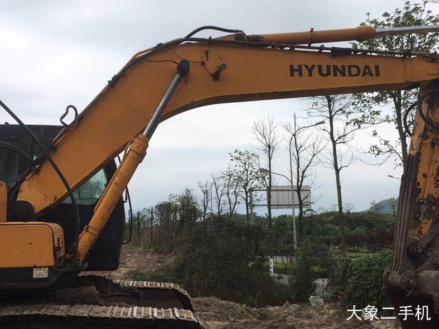 现代 R225LC-7 挖掘机