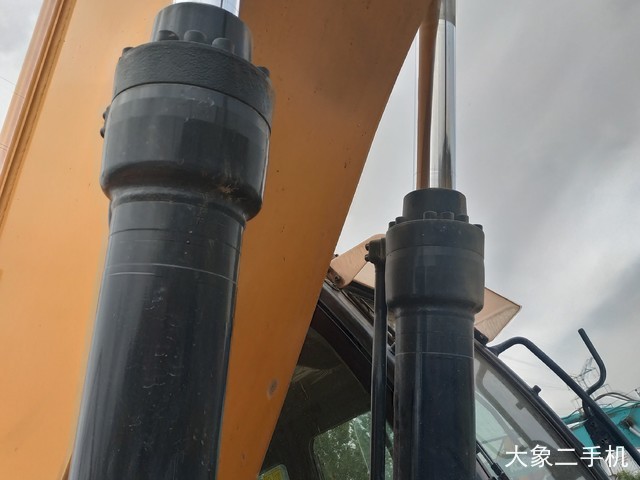 现代 R225LVS 挖掘机