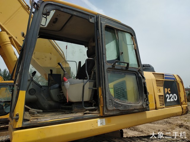 小松 PC200-8 挖掘机