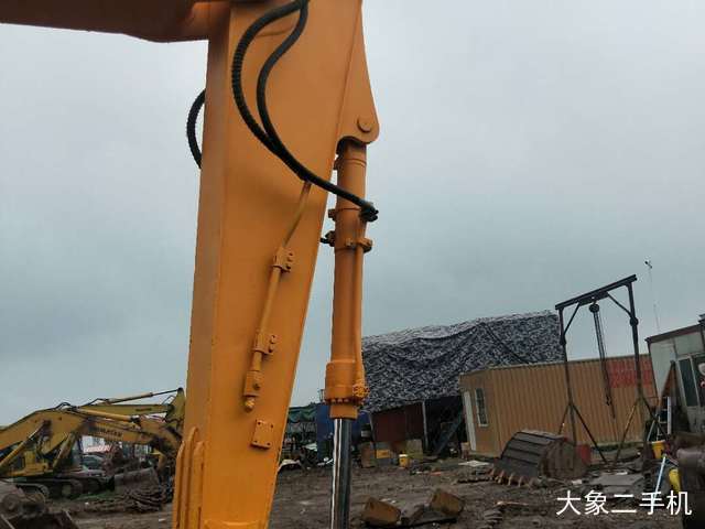现代 R150LC-9 挖掘机