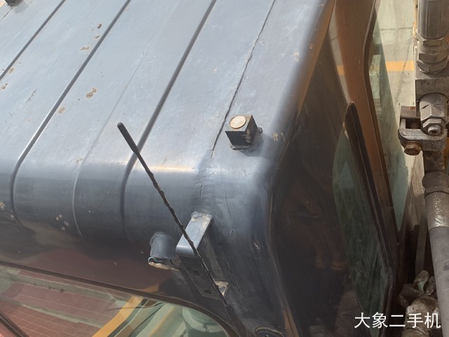 现代 R215-7 挖掘机