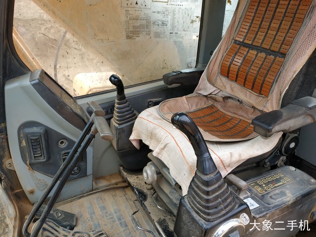 现代 R225LC-7 挖掘机