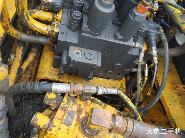 现代 R220-5 挖掘机