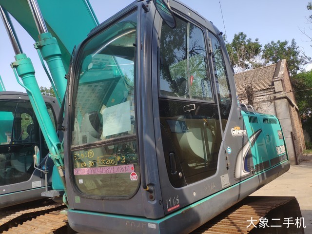 神钢 SK200-8 挖掘机