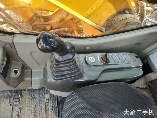 龙工 LG6225E 挖掘机