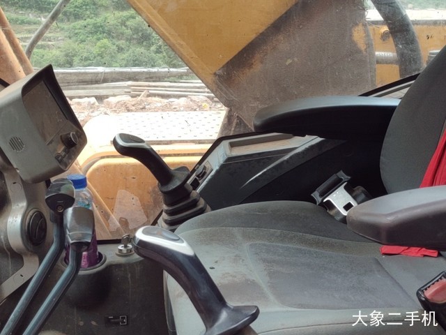 现代 R265LC-9 挖掘机