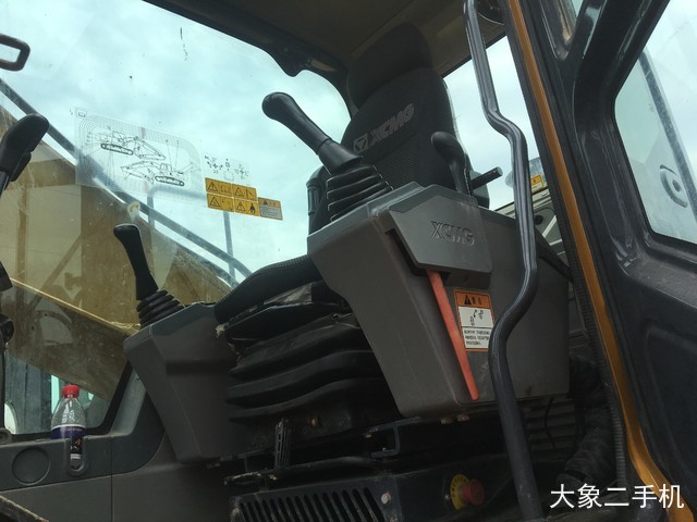 徐工 XE215D 挖掘机