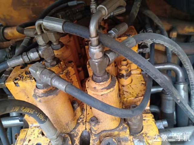 现代 R225LC-7 挖掘机