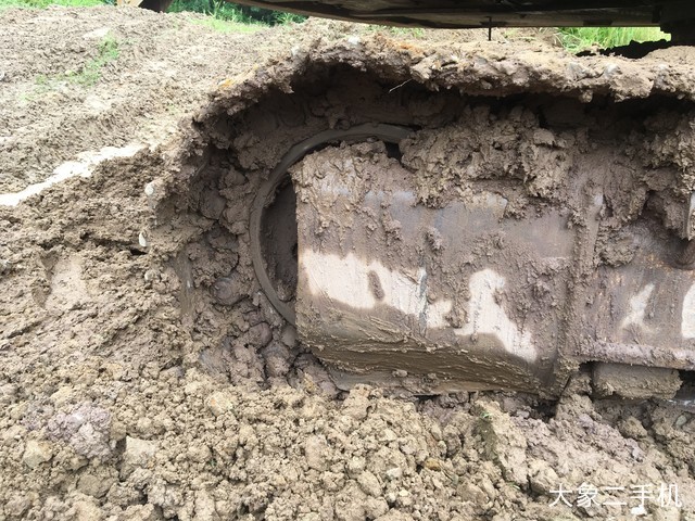 山东临工 LG6135E 挖掘机