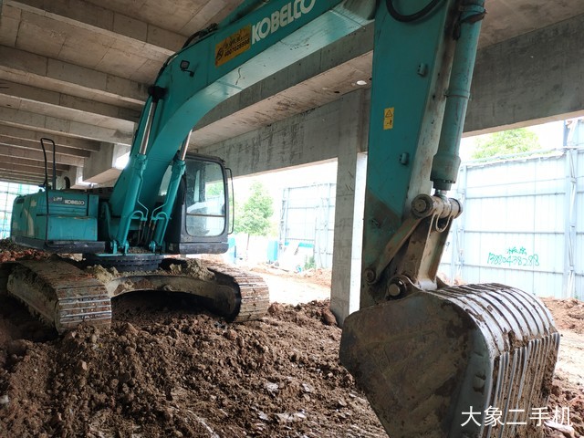 神钢 SK260LC-8 挖掘机