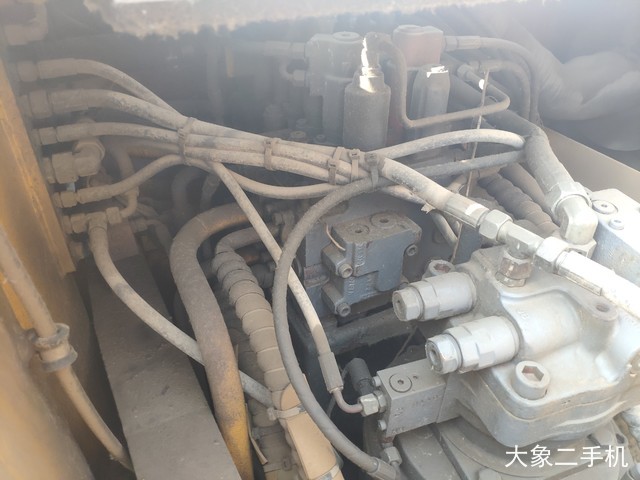 徐工 XE215C 挖掘机