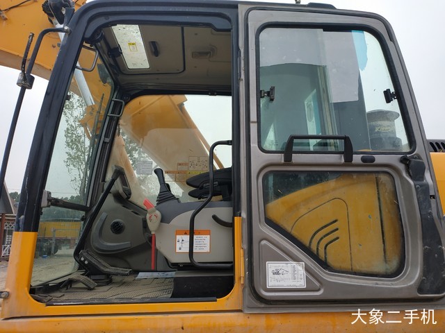 龙工 LG6225E 挖掘机