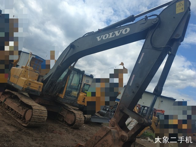 沃尔沃 EC210B 挖掘机