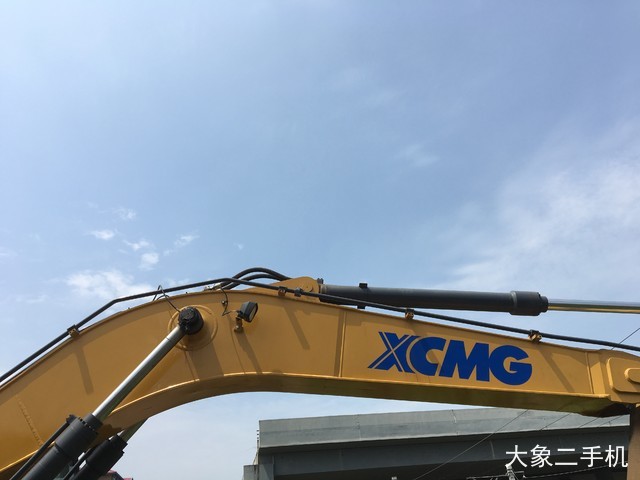 徐工 XE270DK 挖掘机