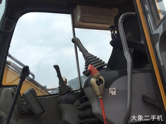 徐工 XE135B 挖掘机