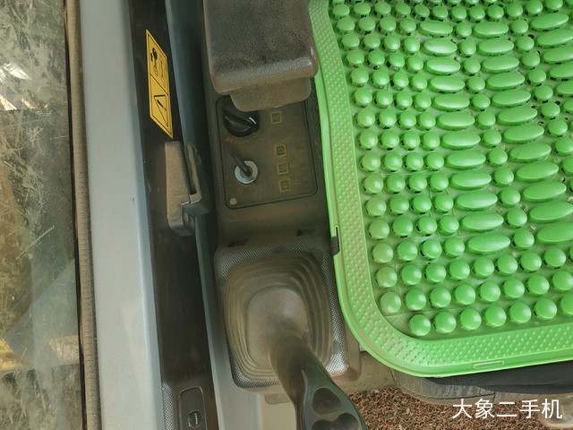 现代 R130VS 挖掘机