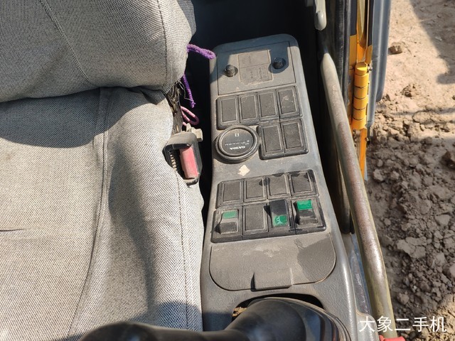 沃尔沃 EC240BLC 挖掘机