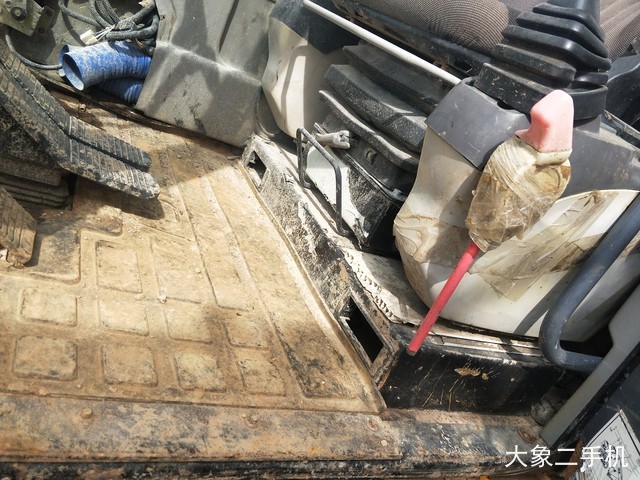 龙工 LG6225 挖掘机