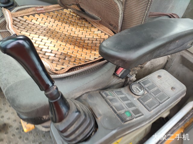 山东临工 LG6210 挖掘机