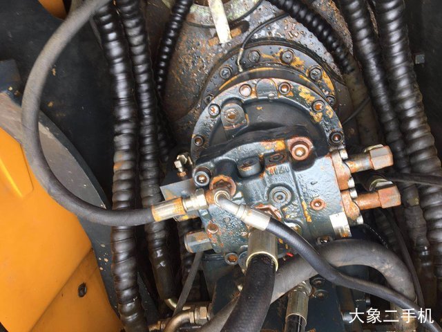 现代 R225LC-9T 挖掘机