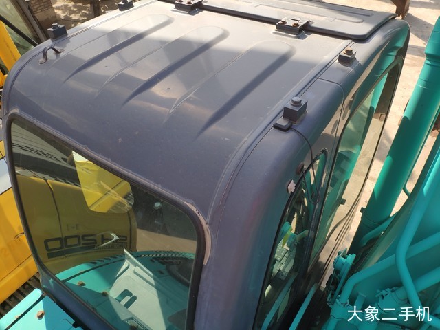 神钢 SK200-8 挖掘机