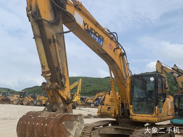 龙工 LG6225 挖掘机