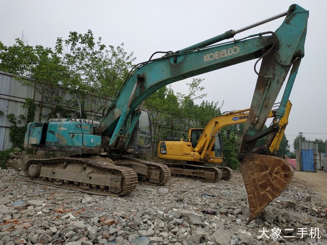 神钢 SK250-8 挖掘机