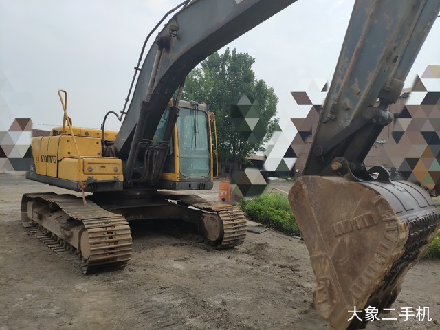 沃尔沃 EC210BLC 挖掘机