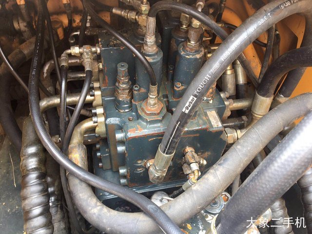 现代 R225LC-9T 挖掘机