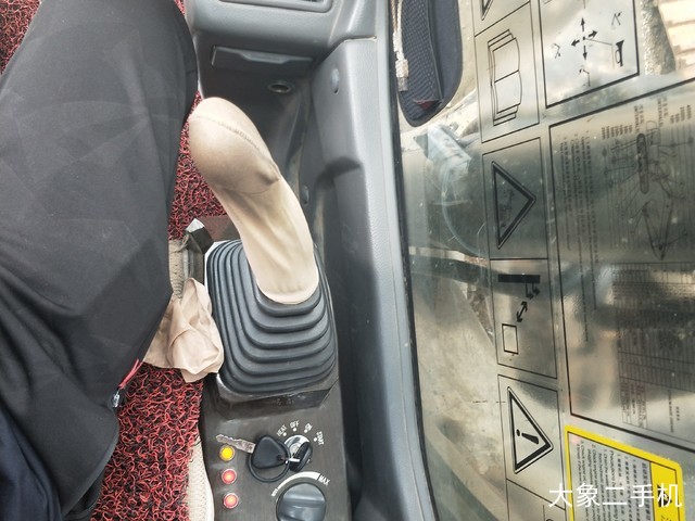 三一重工 SY215C-9 挖掘机