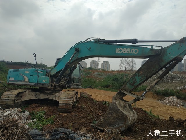 神钢 SK270D-8 挖掘机