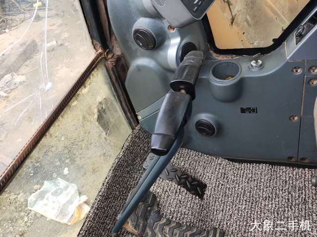 现代 R225LC-9 挖掘机