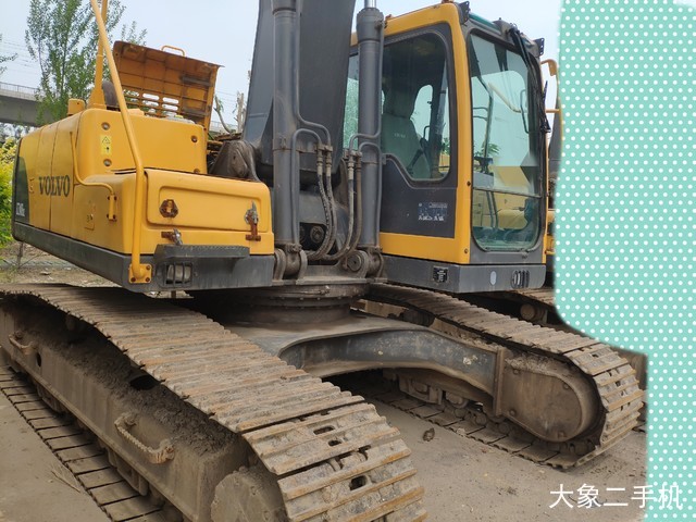 沃尔沃 EC240BLC 挖掘机