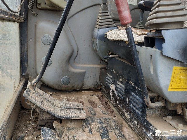 雷沃重工 FR60V8 挖掘机