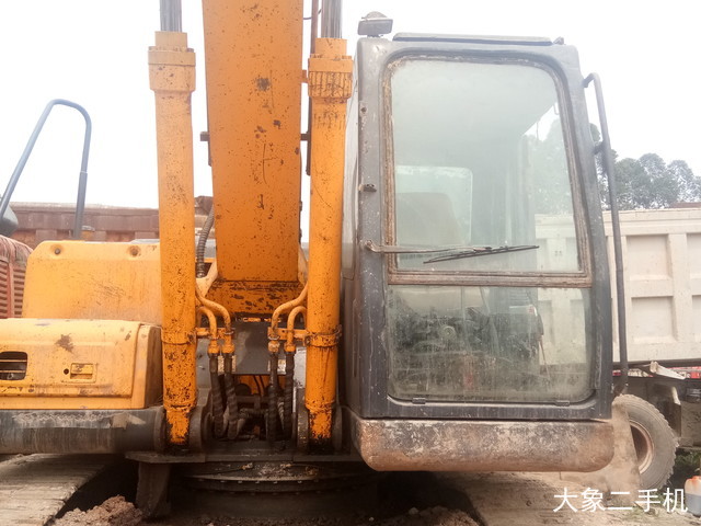 现代 R225LC-7 挖掘机
