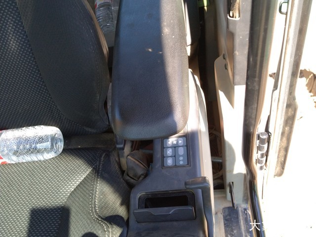 卡特彼勒 323D2L 挖掘机