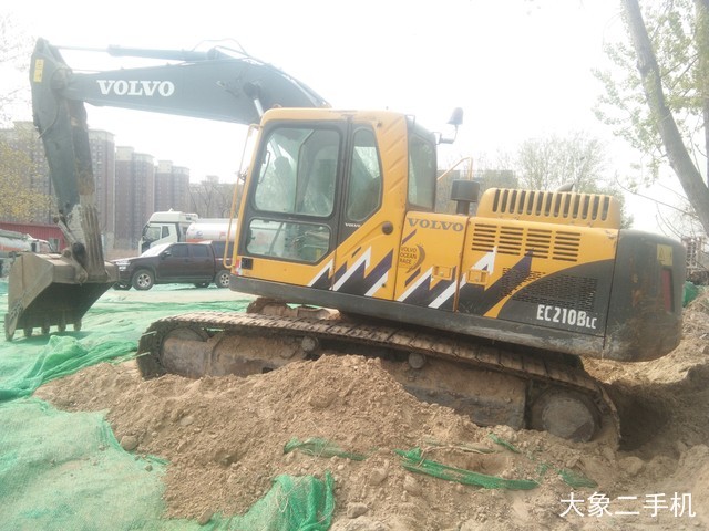 沃尔沃 EC210 挖掘机