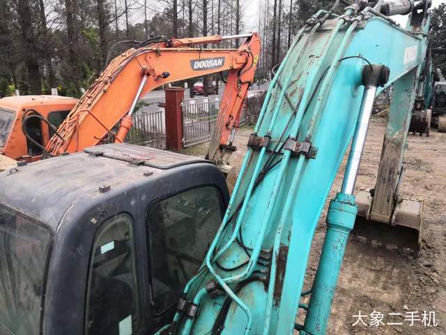 神钢 SK260LC-8 挖掘机