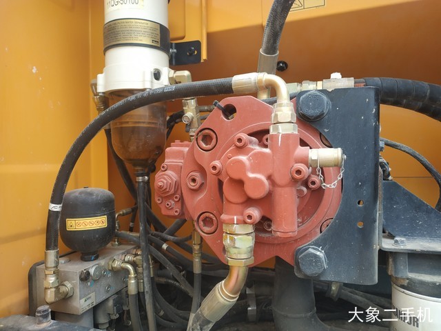 现代 R225LVS 挖掘机