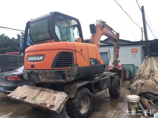 斗山 DX60W 挖掘机