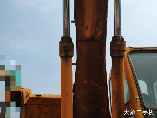 现代 R220LC-5 挖掘机