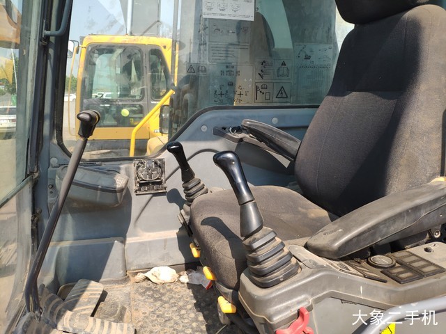 沃尔沃 EC240BLC 挖掘机