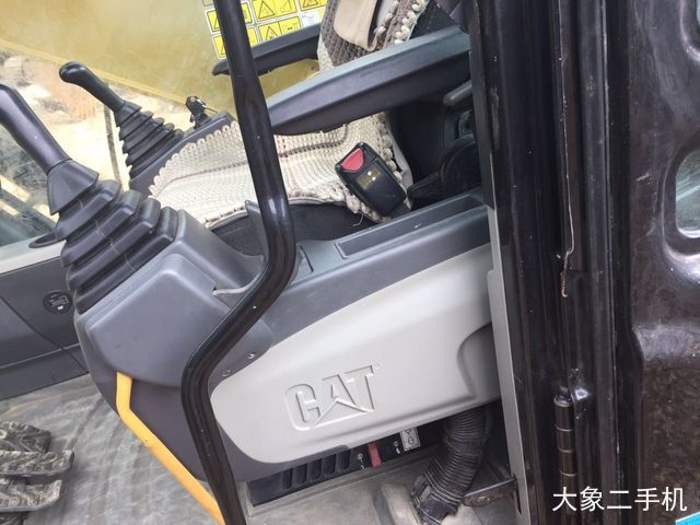 卡特彼勒 323DL 挖掘机