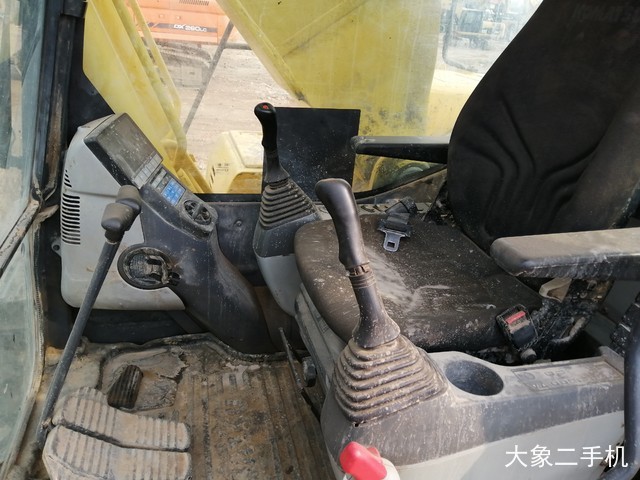 小松 PC240LC-8M0 挖掘机