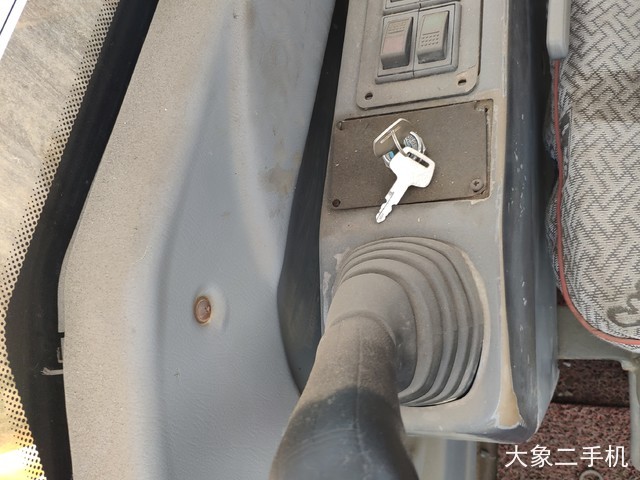 柳工 CLG225 挖掘机