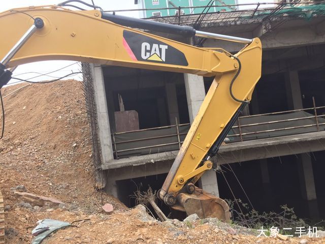 卡特彼勒 323DL 挖掘机