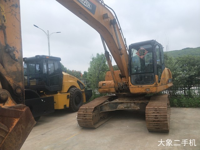 雷沃重工 FR240-7 挖掘机