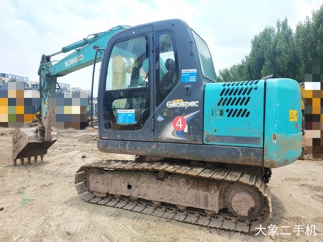 神钢 SK75-8 挖掘机