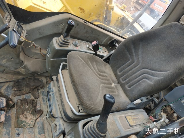 三一重工 SY215C-8 挖掘机